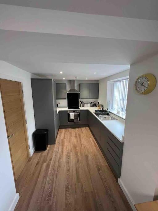 Newly Built 2 Bed Flat In The Heart Of Leekアパートメント エクステリア 写真